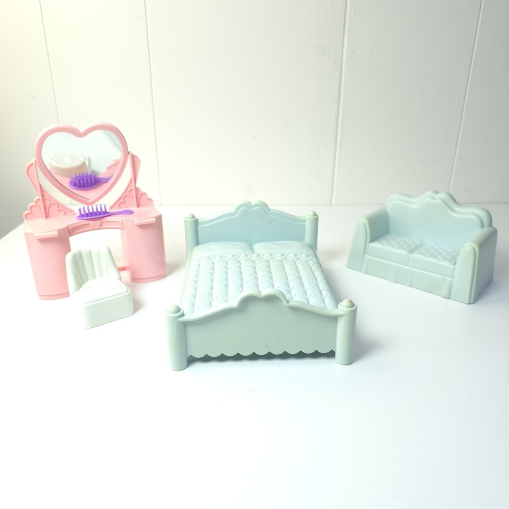 Vintage Playskool Victorian Dollhouse Furniture Sweet Dreams Bedroom‎ 4 pieces